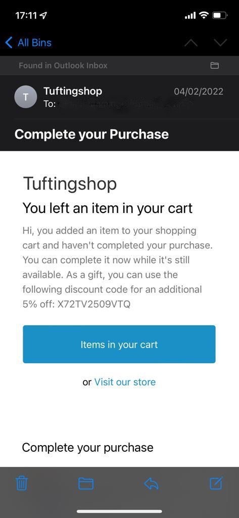 Screenshot of a retargeting email encouraging the recipeint to complete their purchase.